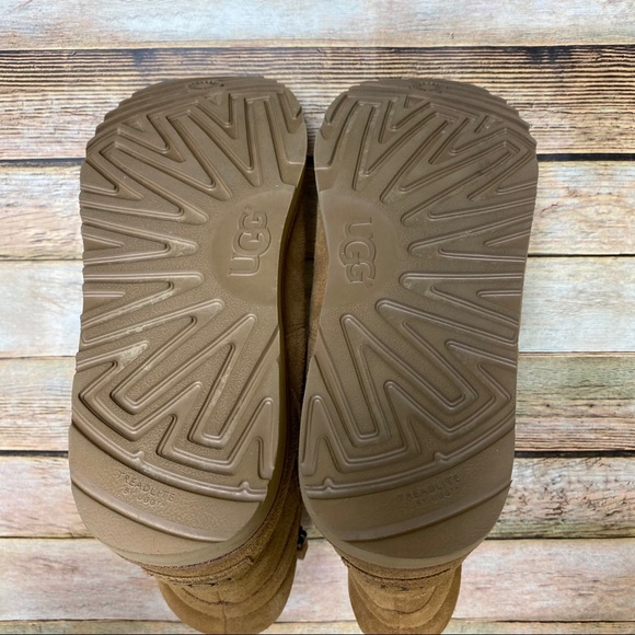 UGG Viki Suede and Shearling Waterproof Boot - Picture 7 of 10